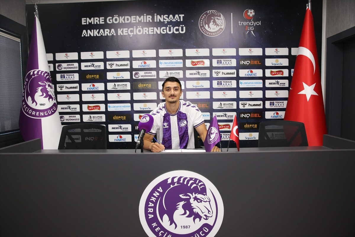 Trendyol 1. Lig ekiplerinden Emre Gökdemir İnşaat Ankara Keçiörengücü, sağ bek oyuncusu Berkan...