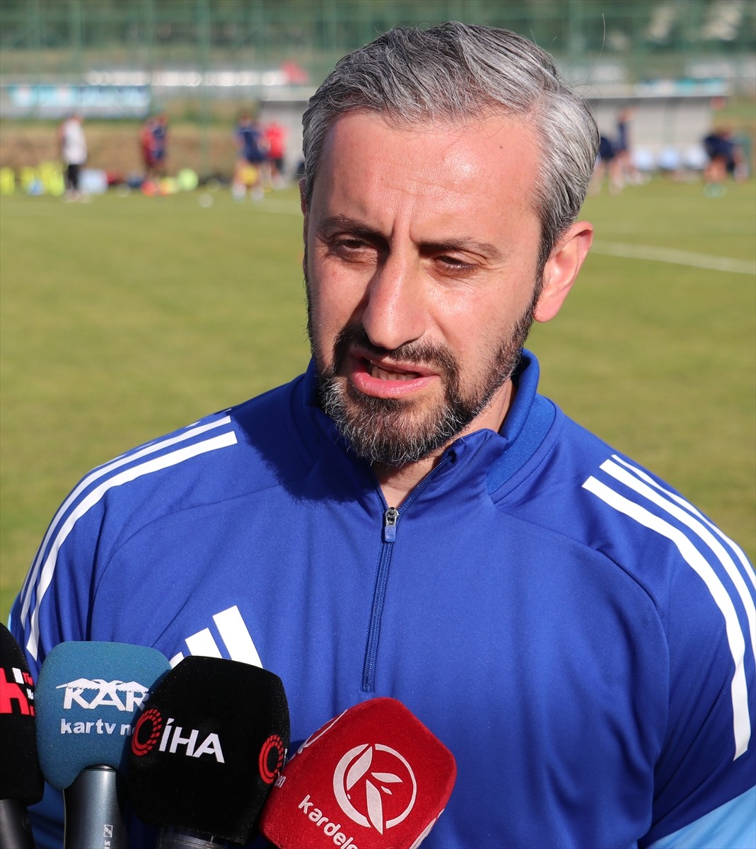 Trendyol 1. Lig ekiplerinden Erzurumspor FK'de teknik direktör Serkan Özbalta, takımın Gençlik ve...