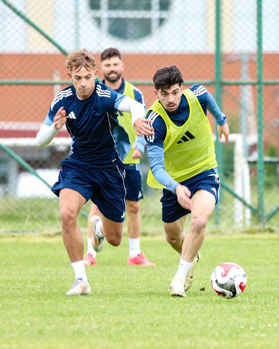 Trendyol 1. Lig ekiplerinden Erzurumspor FK, Palandöken Dağı eteklerindeki Yüksek İrtifa Kamp...