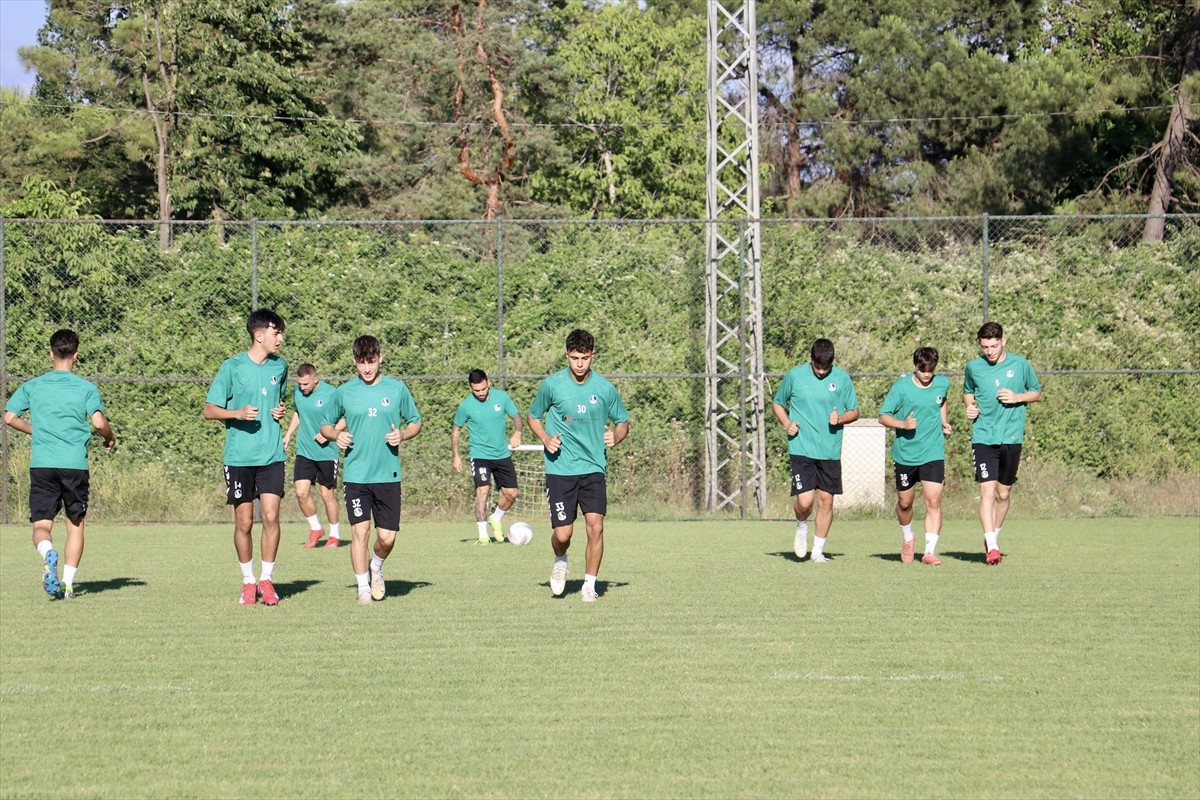Trendyol 1. Lig ekiplerinden Sakaryaspor, yeni sezon hazırlıklarını Rüstemler Tesisleri'nde...