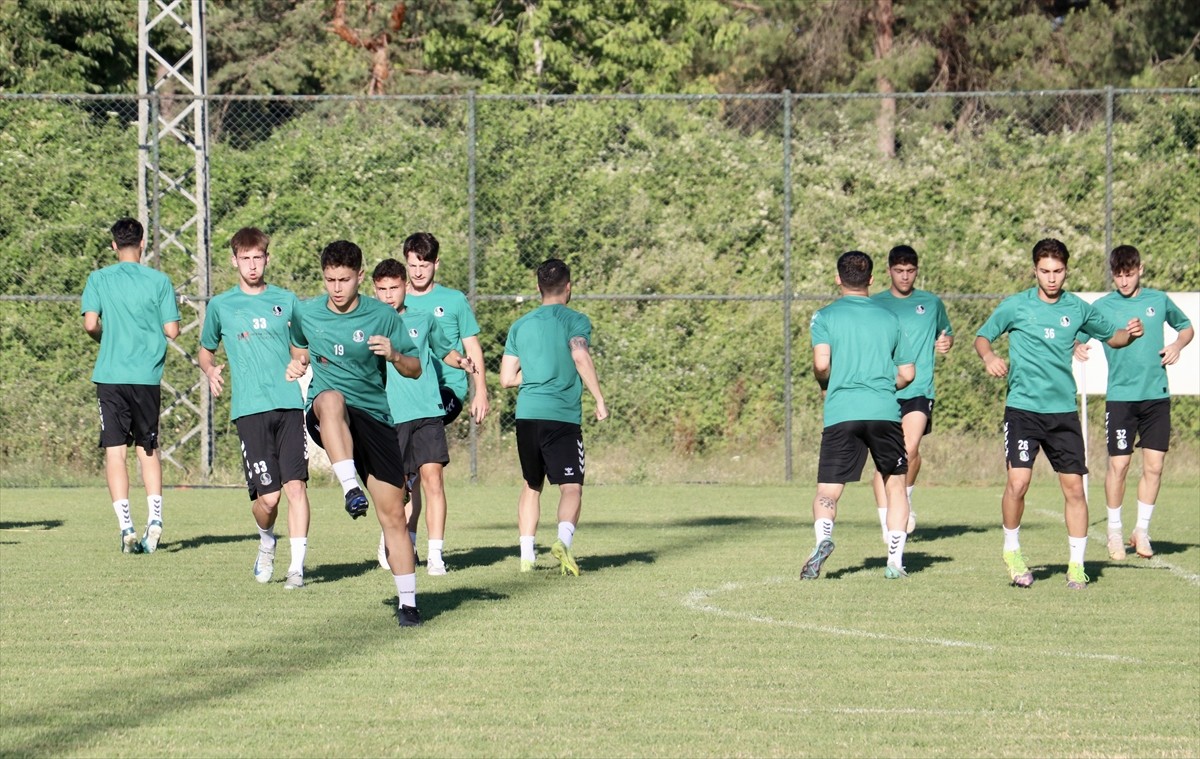 Trendyol 1. Lig ekiplerinden Sakaryaspor, yeni sezon hazırlıklarını Rüstemler Tesisleri'nde...