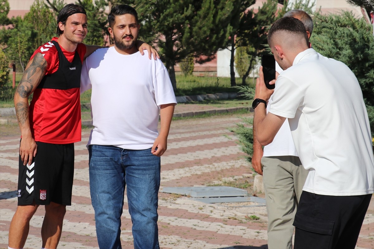 Trendyol 1. Lig ekiplerinden Sivasspor, yeni sezon hazırlıklarına devam etti. Antrenmanda...