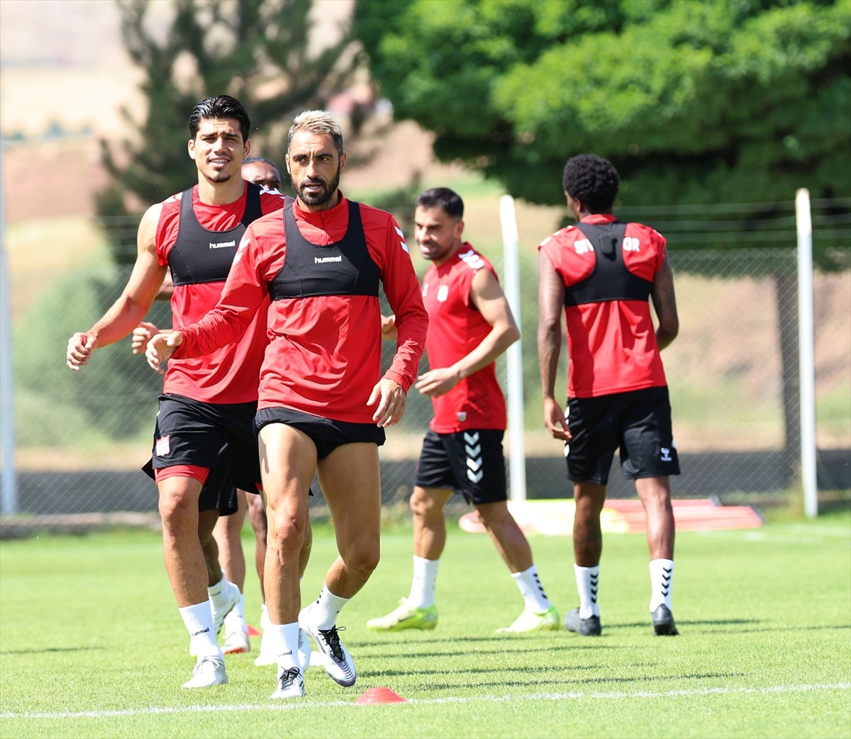 Trendyol 1. Lig ekiplerinden Sivasspor, yeni sezon hazırlıklarını sürdürdü.