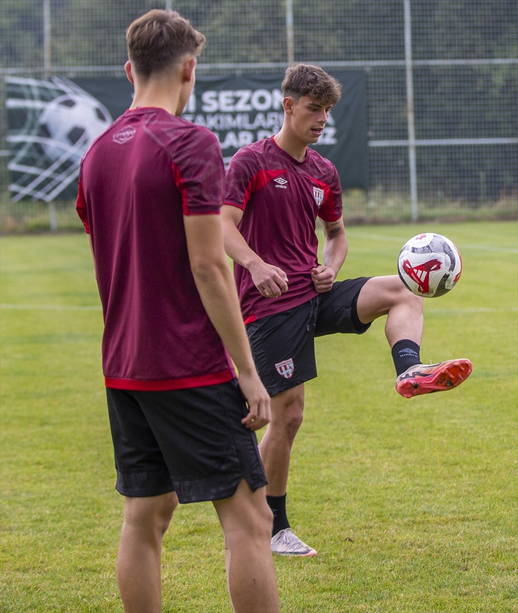 Trendyol 1. Lig takımı Bandırmaspor, yeni sezon hazırlıklarına yaptığı antrenmanla devam...