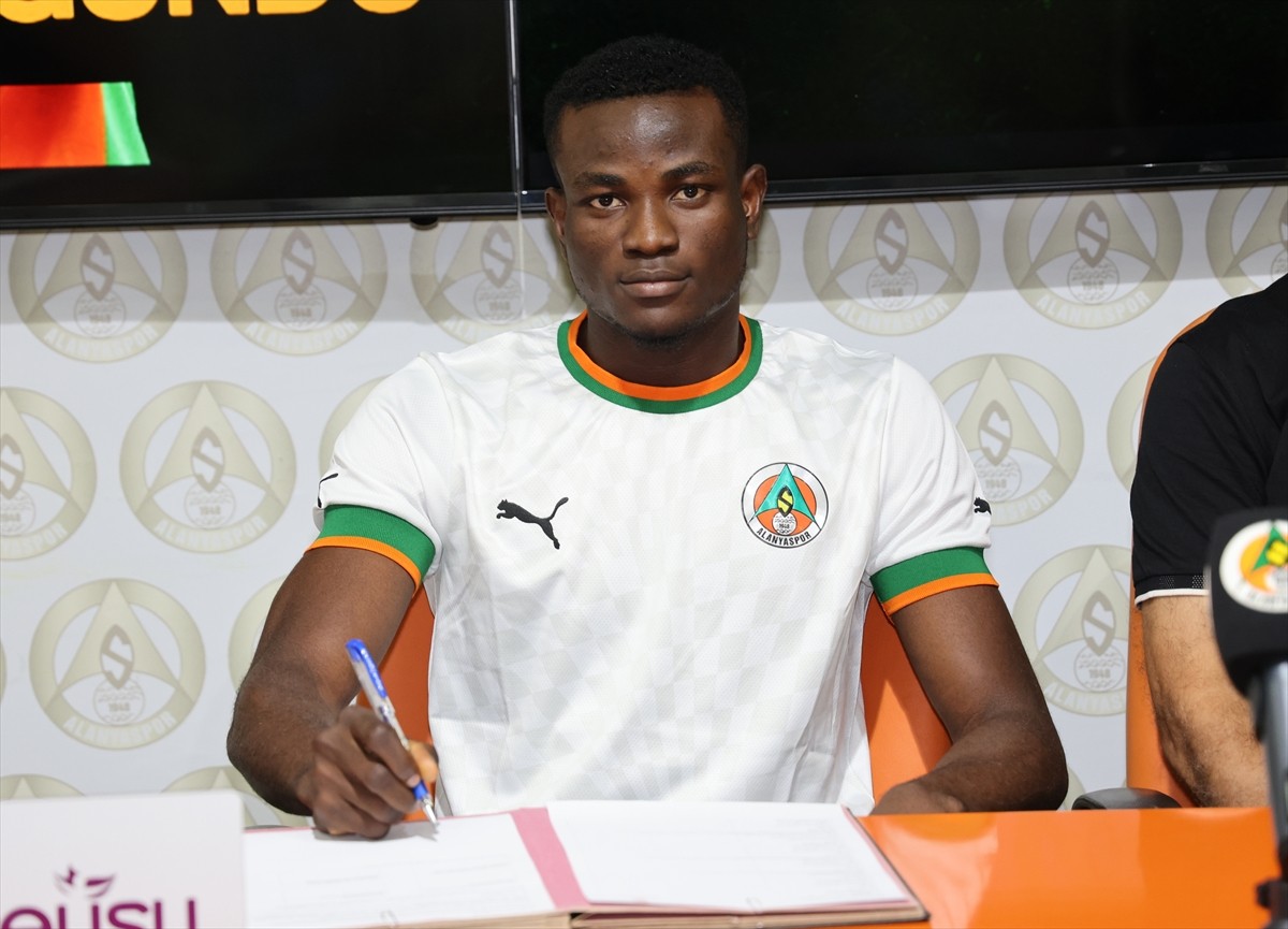 Trendyol Süper Lig ekibi Corendon Alanyaspor, 2 oyuncuyu kadrosuna kattı. Cengiz Aydoğan Spor...