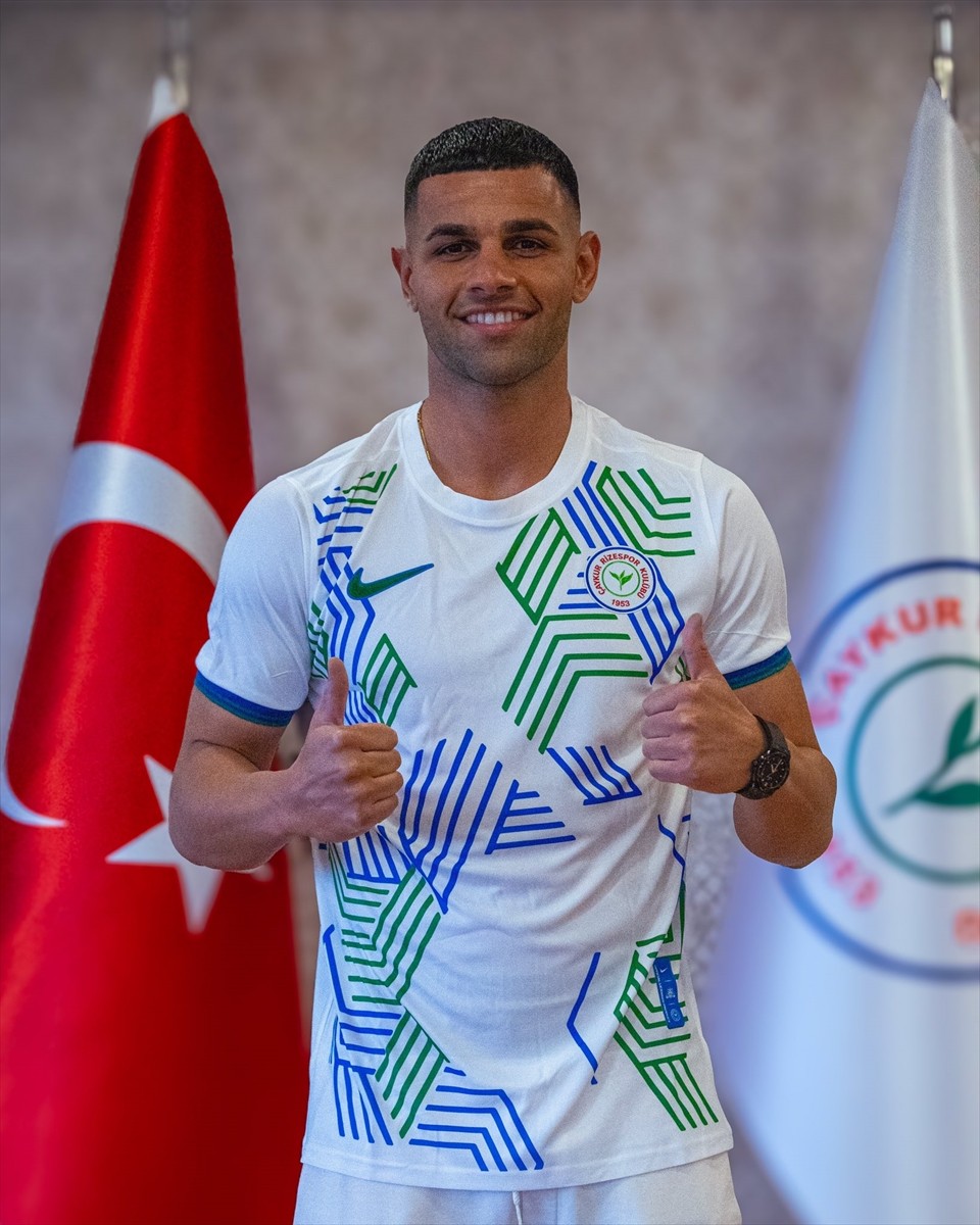Trendyol Süper Lig ekiplerinden Çaykur Rizespor, Pendikspor'dan kaleci Erdem Canpolat'ı...
