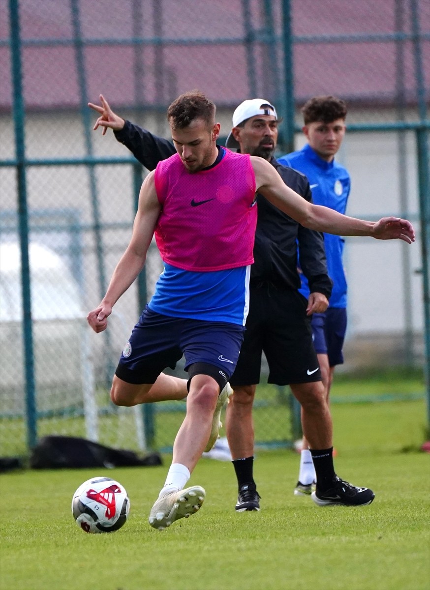 Trendyol Süper Lig ekiplerinden Çaykur Rizespor, yeni sezon hazırlıklarını sürdürüyor.