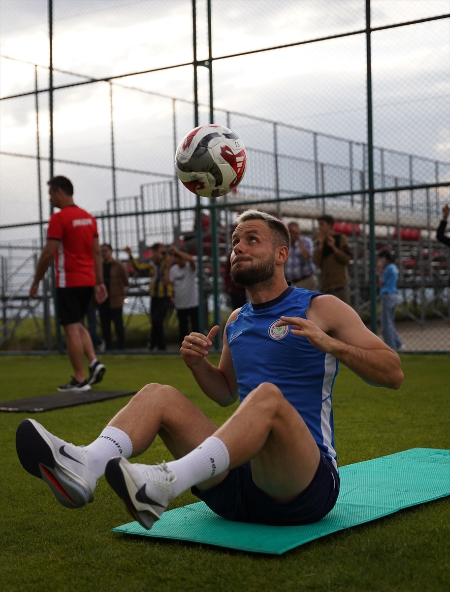 Trendyol Süper Lig ekiplerinden Çaykur Rizespor, yeni sezon hazırlıklarını sürdürüyor.