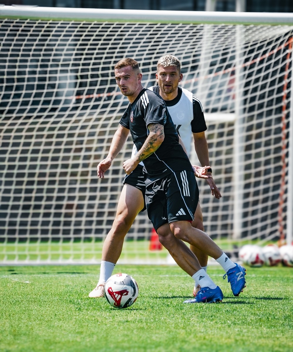 Trendyol Süper Lig ekiplerinden Gaziantep FK, ikinci etap kamp çalışmasını Kayseri'de sürdürdü....