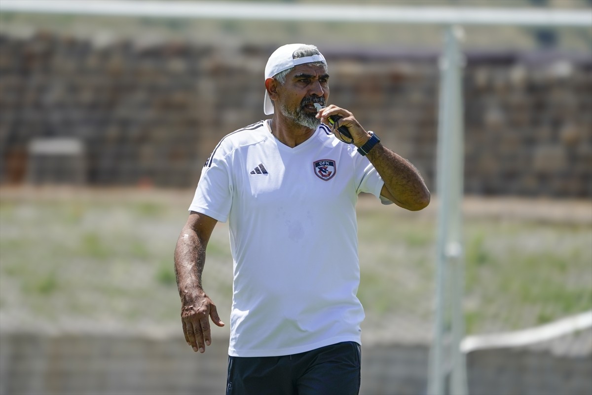 Trendyol Süper Lig ekiplerinden Gaziantep FK, ikinci etap kamp çalışmasını Kayseri'de sürdürdü....