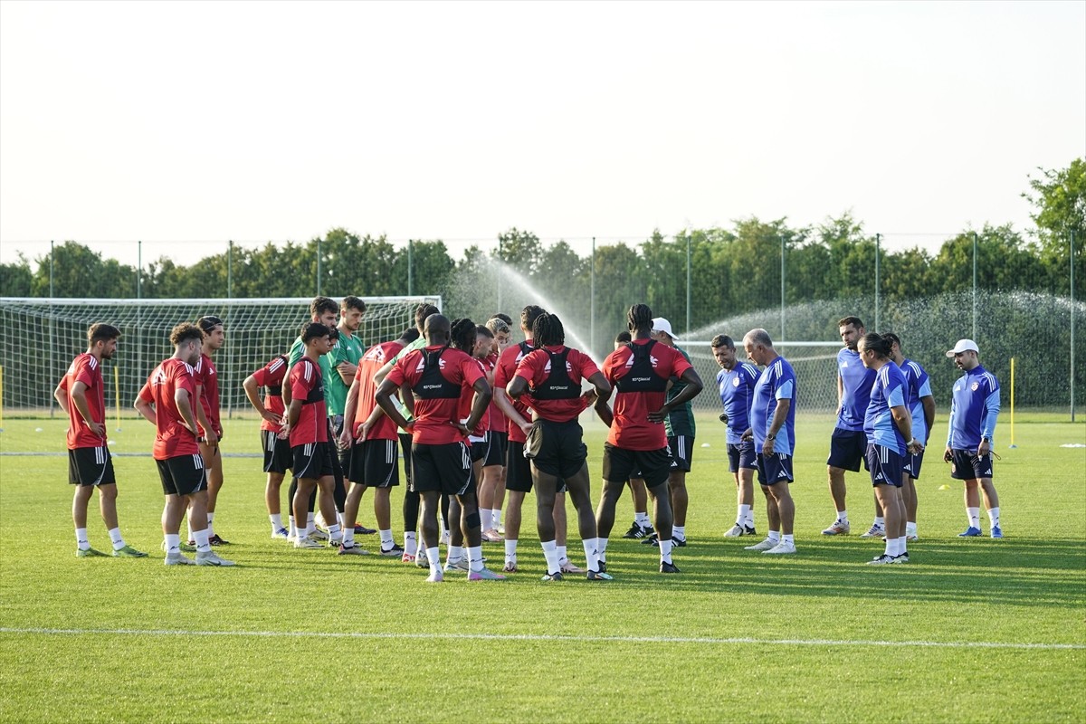 Trendyol Süper Lig ekiplerinden Gaziantep FK, yeni sezon hazırlıklarına Sırbistan'ın başkenti...
