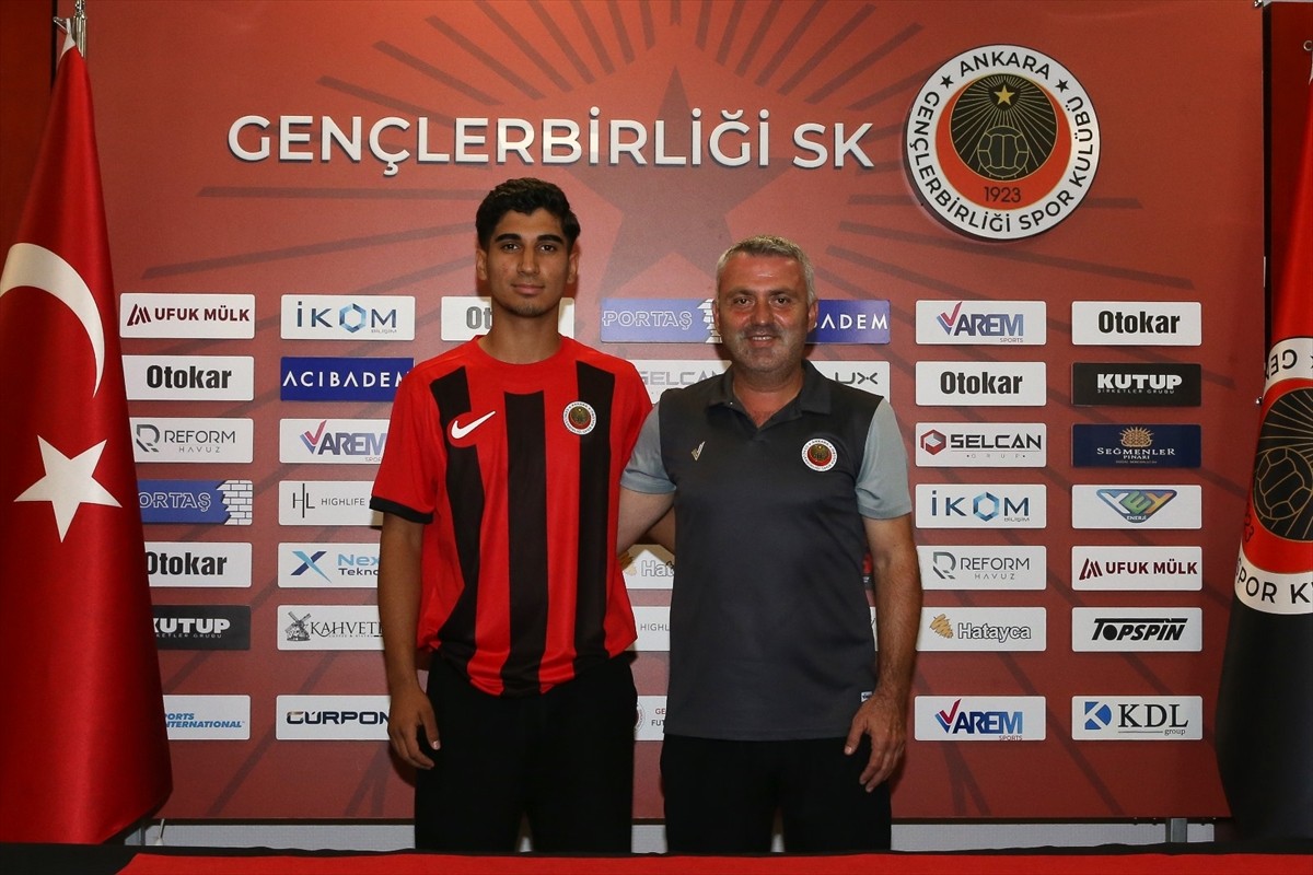 Trendyol Süper Lig ekiplerinden Gençlerbirliği, futbol akademisi oyuncularından Seyfi Toprak...
