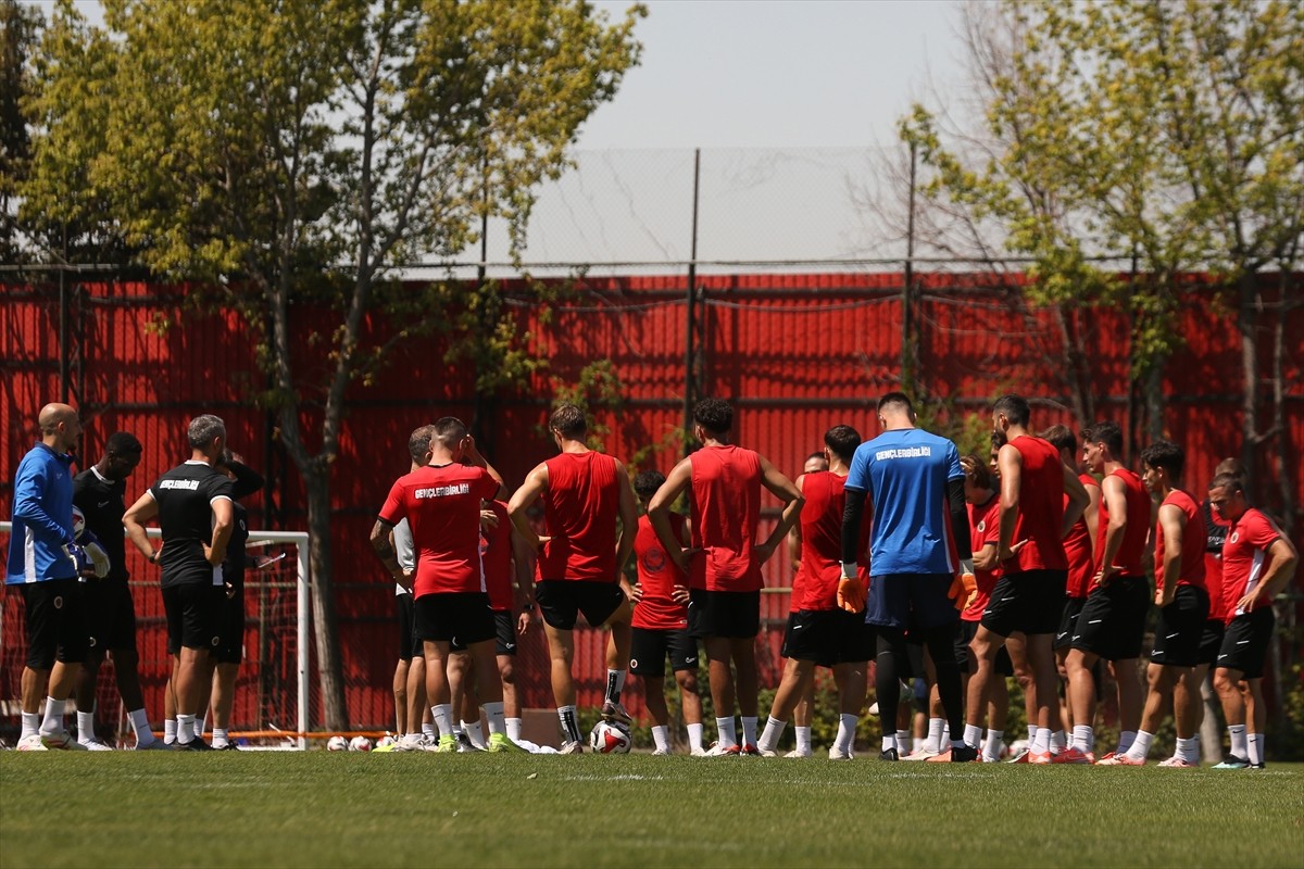 Trendyol Süper Lig ekiplerinden Gençlerbirliği, yeni sezon hazırlıklarının ikinci etap kampını...