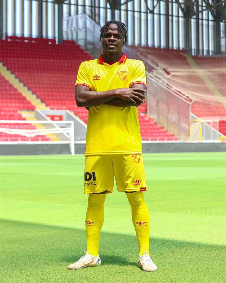 Trendyol Süper Lig ekiplerinden Göztepe, Beninli hücum oyuncusu Junior Olaitan ile 4+1 yıllık...