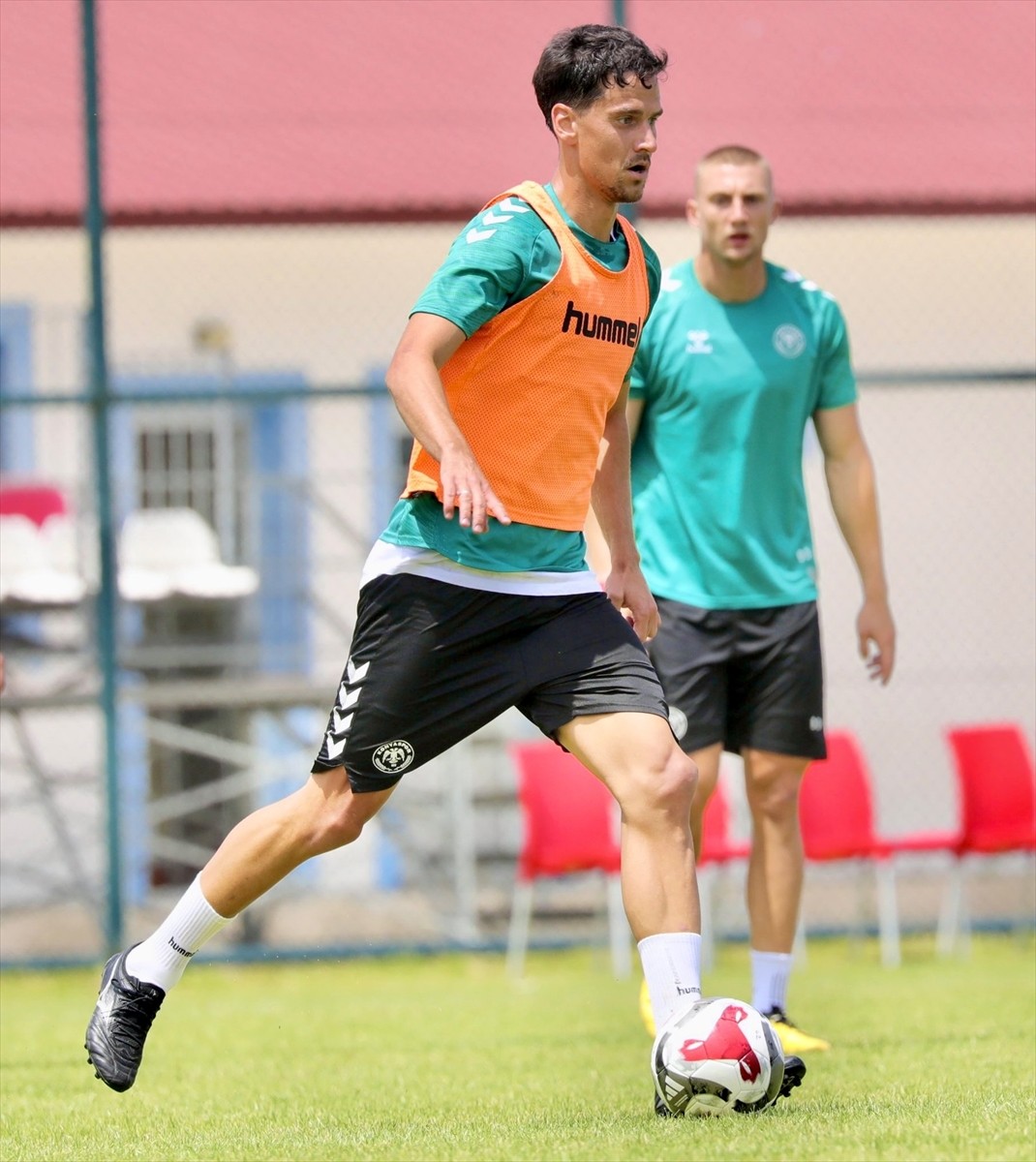 Trendyol Süper Lig ekiplerinden Konyaspor, yeni sezon hazırlıklarına Erzurum'da devam etti.