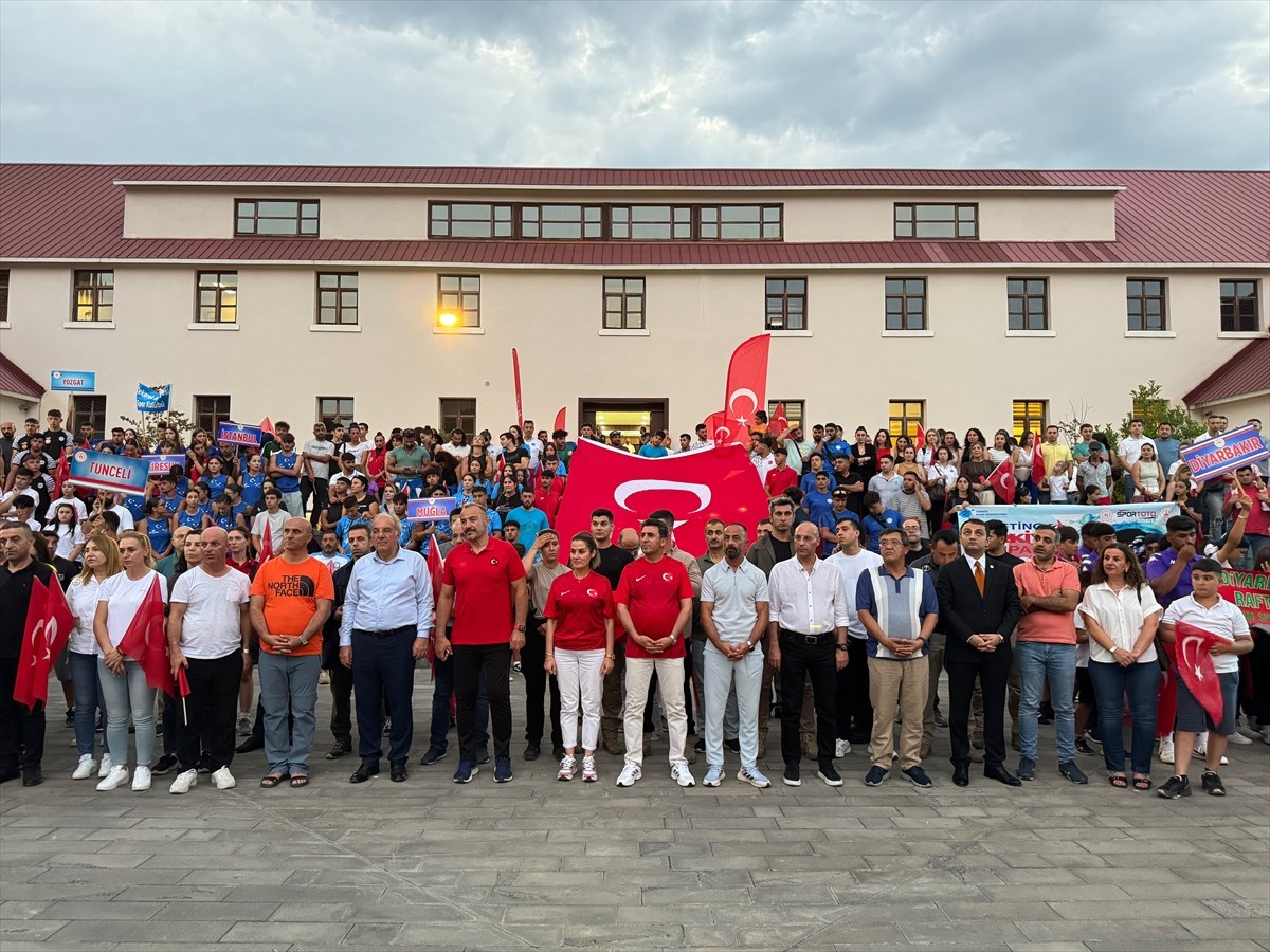 Tunceli'de, yarın başlayacak olan Türkiye Rafting Şampiyonası ve Süper Kupa Yarışları'nın açılışı...
