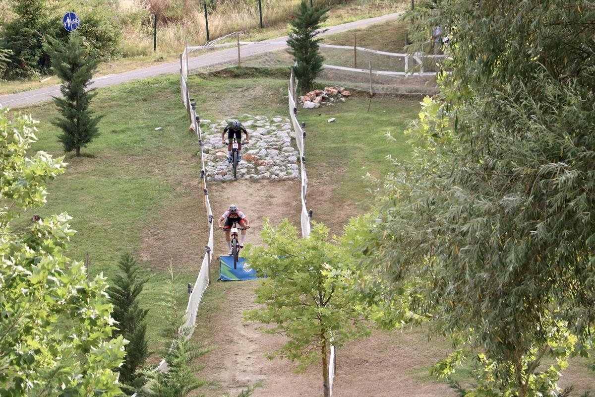 Tuncer Salihoğlu Dağ Bisikleti Türkiye Şampiyonası, Sakarya'da start aldı. Sakarya Büyükşehir...