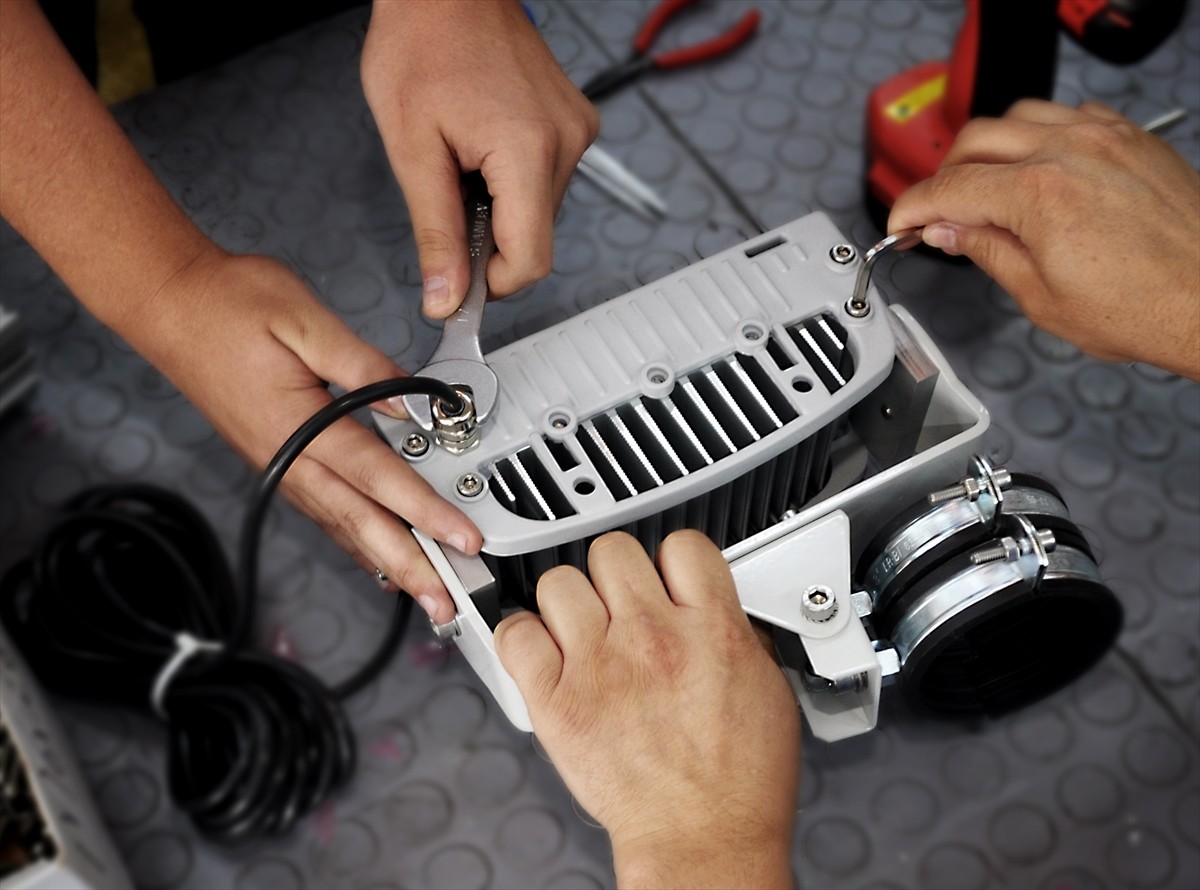 Türk savunma sanayisinde önemli roller üstlenen KOBİ'ler, sektörün "uluslararası vitrininde" ürün...