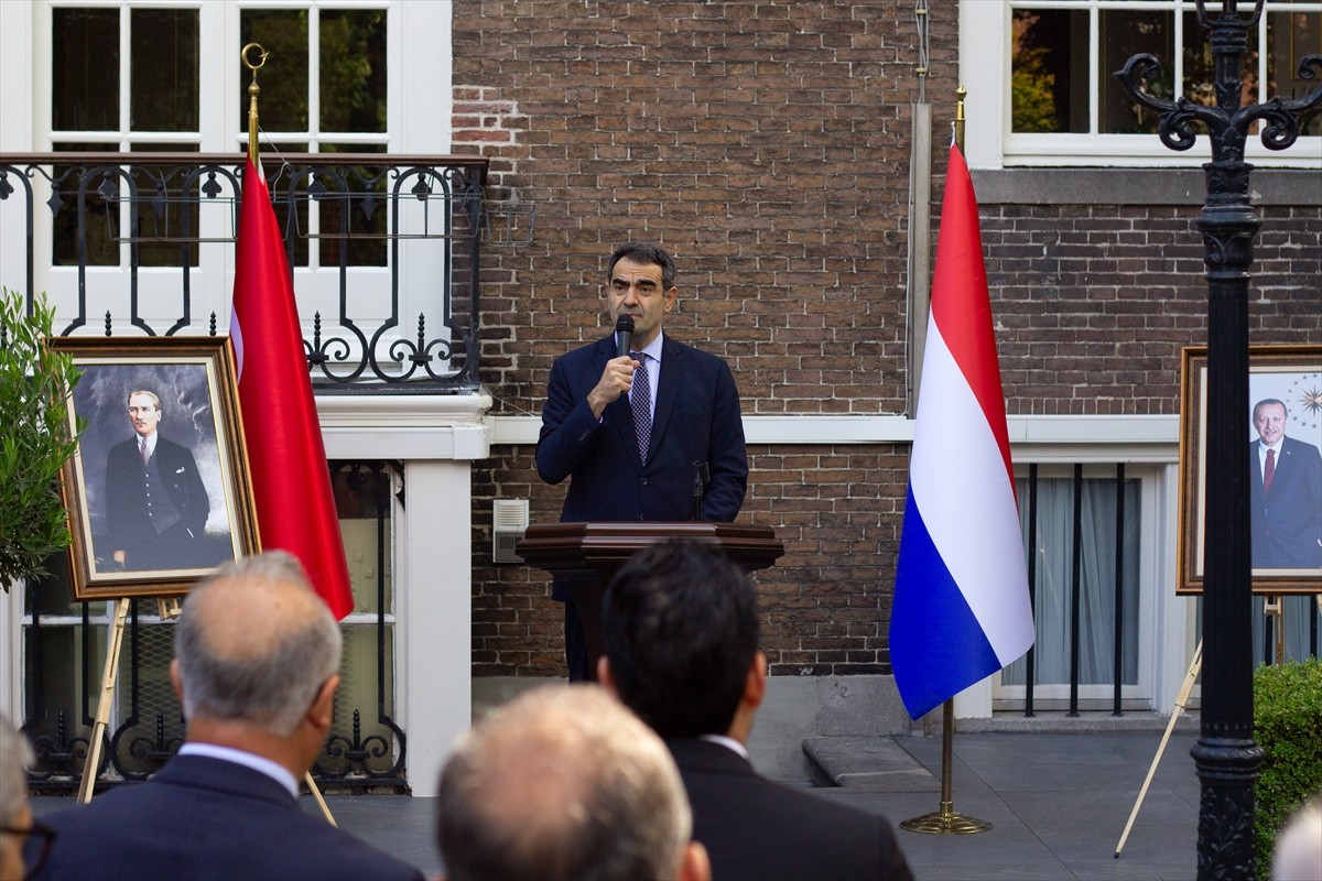 Türkiye'nin Lahey Büyükelçiliğinde düzenlenen "Zaferin Adı Türkiye" temalı 15 Temmuz Demokrasi ve...