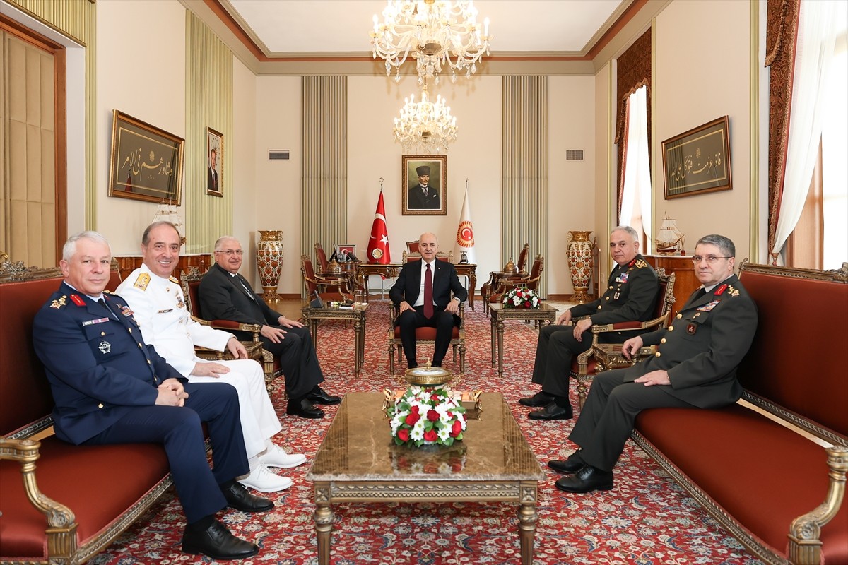 Türkiye Büyük Millet Meclisi (TBMM) Başkanı Numan Kurtulmuş (sağ 3), Milli Savunma Bakanı Yaşar...