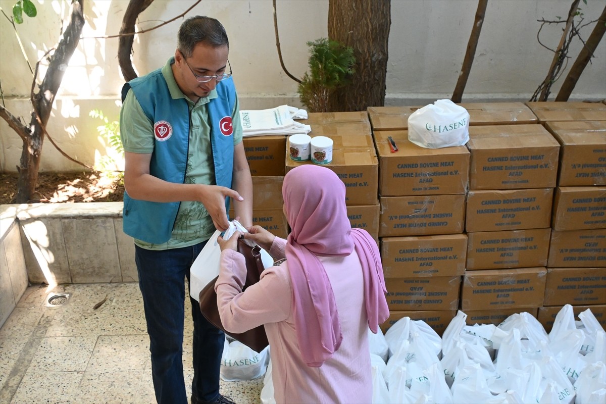 Türkiye Diyanet Vakfı (TDV), Suriye'nin Süveyda ilinde yaşanan çatışmalar nedeniyle evlerini terk...
