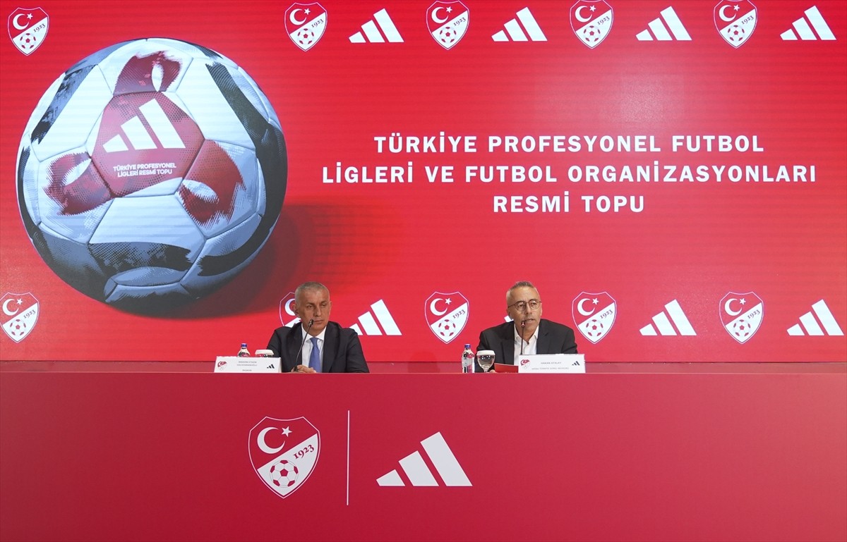 Türkiye Futbol Federasyonu (TFF) ile adidas arasında üç sezonluk resmi futbol topu sponsorluğu...