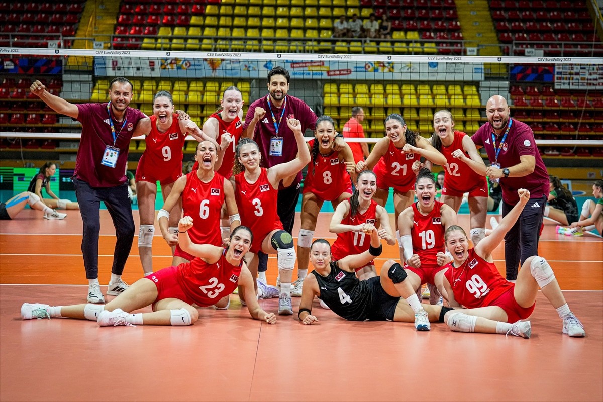 Türkiye Kadın Voleybol Genç Milli Takımı, Kuzey Makedonya'da düzenlenen 18. Avrupa Gençlik Olimpik...