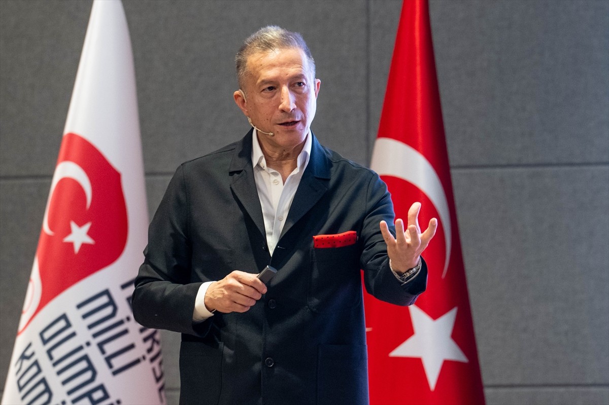 Türkiye Milli Olimpiyat Komitesinin (TMOK) yeni yönetiminin "Manifestodan Eyleme: TMOK 2025...