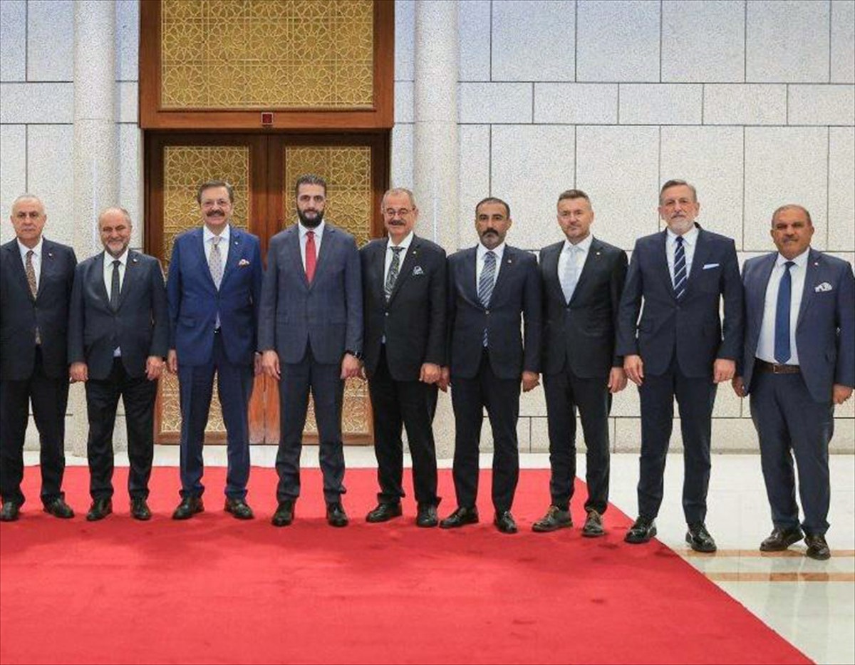 Türkiye Odalar ve Borsalar Birliği (TOBB) Başkanı Rifat Hisarcıklıoğlu (sol 3), Suriye'nin...
