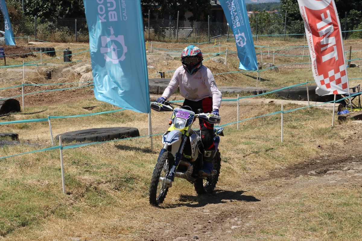 Türkiye Süper Enduro Şampiyonası'nın 2. ayağı, Kocaeli'nin Kartepe ilçesinde başladı.  Kocaeli...