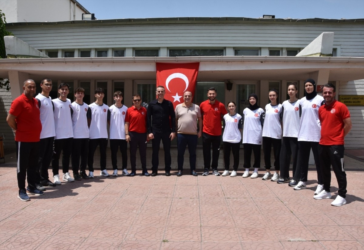 Türkiye Tekvando Federasyonu Başkanı Bahri Tanrıkulu (sol 8), 20-26 Temmuz tarihlerinde Kuzey...