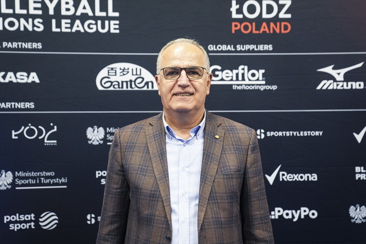 Türkiye Voleybol Federasyonu Başkanı Mehmet Akif Üstündağ, FIVB Milletler Ligi'nin (VNL) çeyrek...