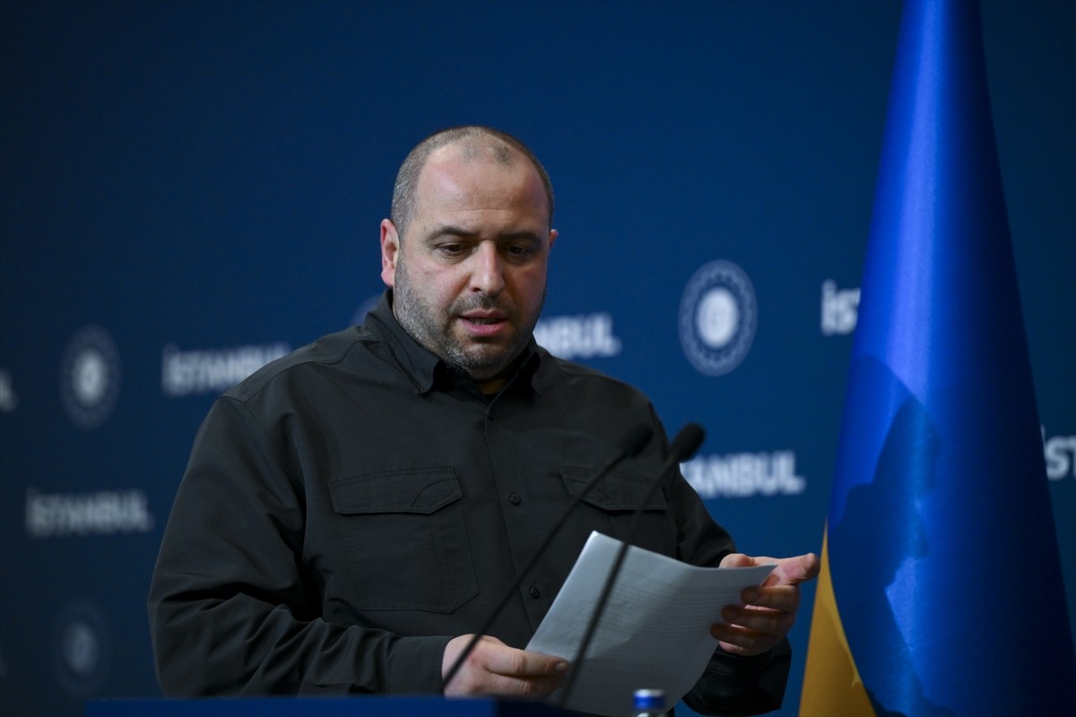 Ukrayna Ulusal Güvenlik ve Savunma Konseyi Sekreteri Rüstem Umerov (ortada), Türkiye’nin ev...