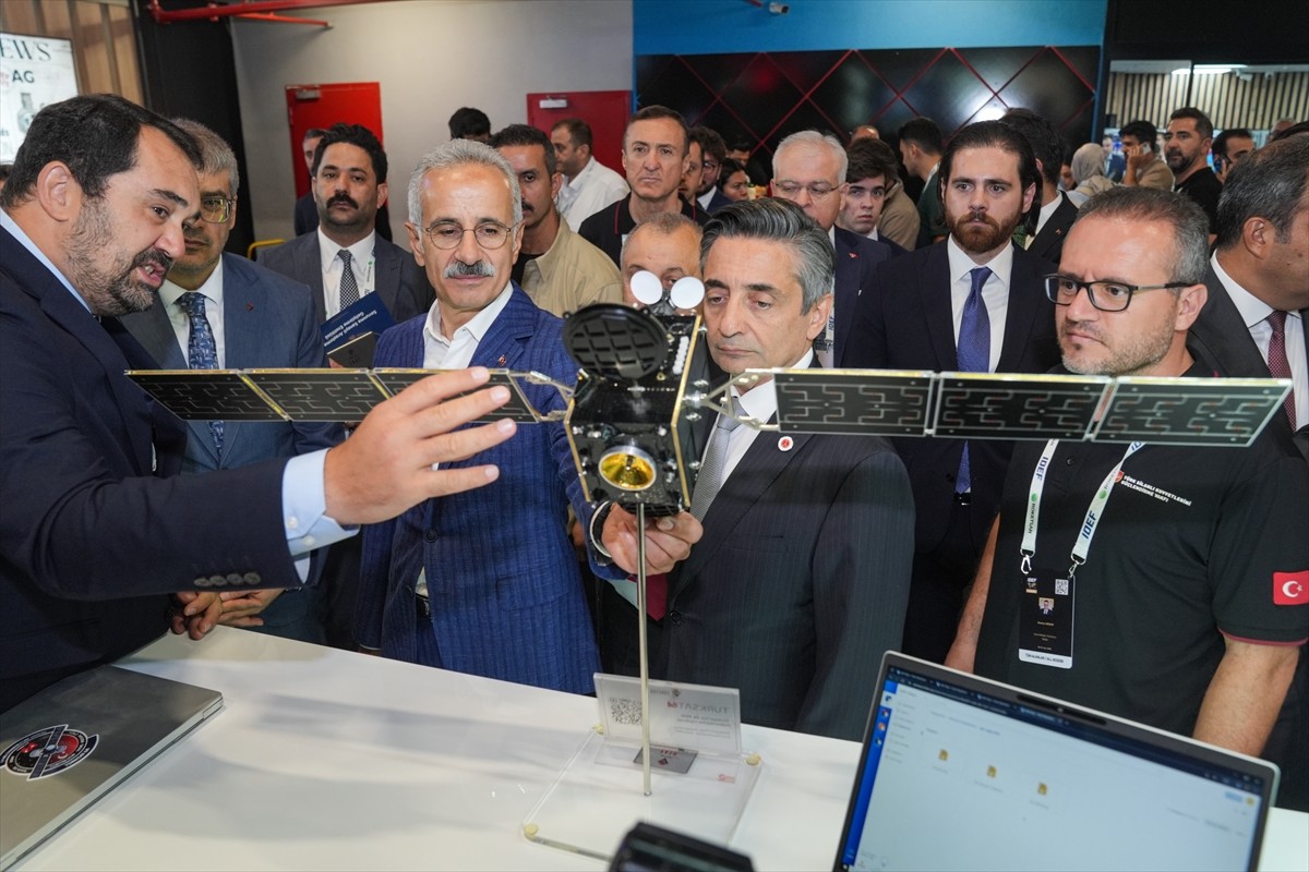 Ulaştırma ve Altyapı Bakanı Abdulkadir Uraloğlu (ortada), Milli Savunma Bakanlığı ev sahipliğinde...