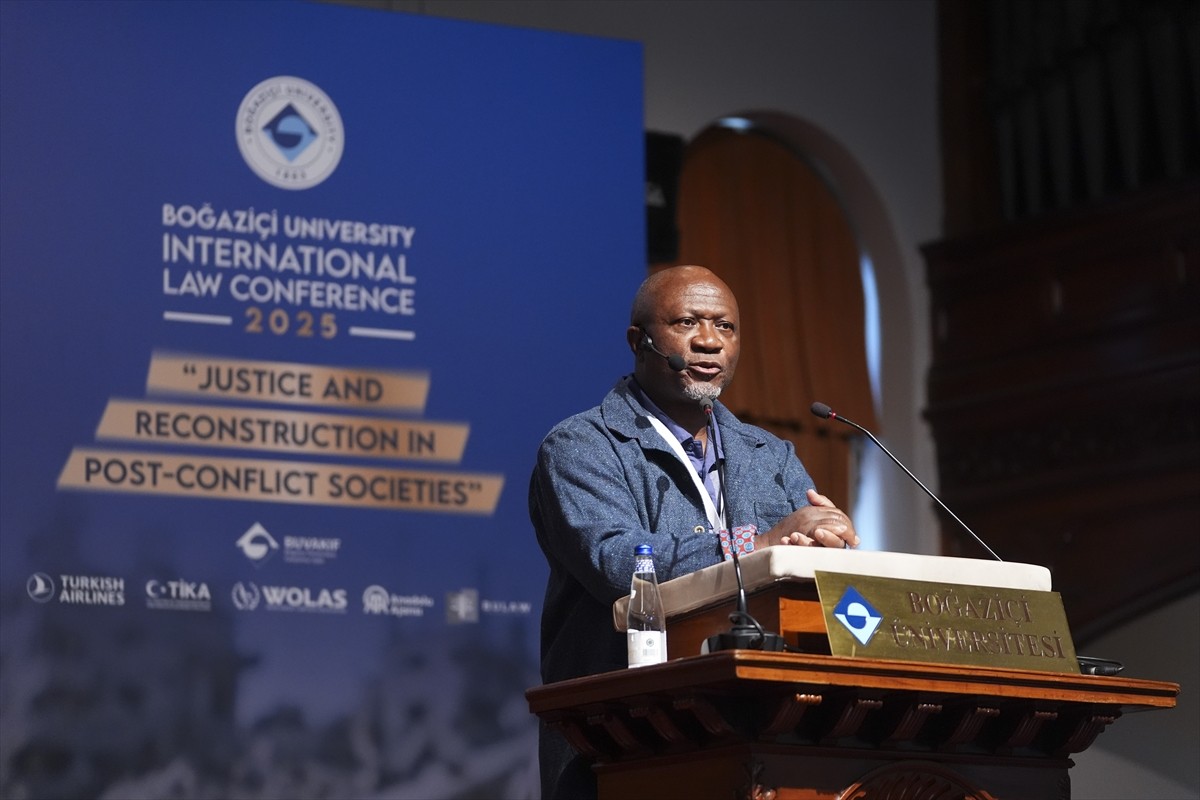 Uluslararası ilişkiler teorisi ve hukuku uzmanı Grovogui Profesör Siba N’Zatioula Grovogui...