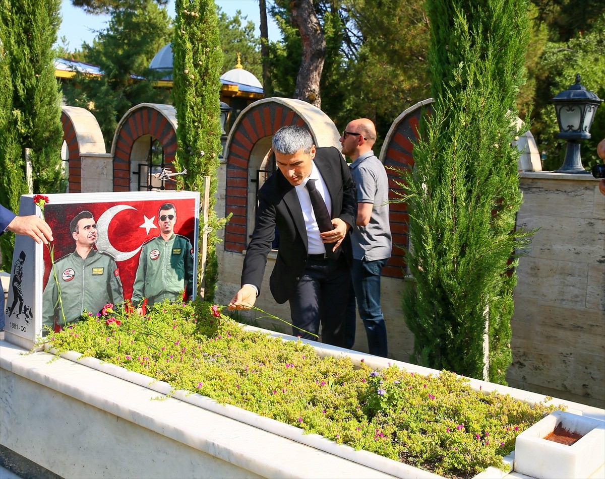 Uşak'ta, 15 Temmuz Demokrasi ve Milli Birlik Günü dolayısıyla anma programı düzenlendi, şehit...