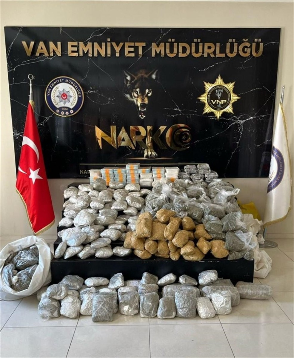 Van'da 14-27 Temmuz'da düzenlenen operasyonlarda 127 kilo 560 gram uyuşturucu ele geçirildi.