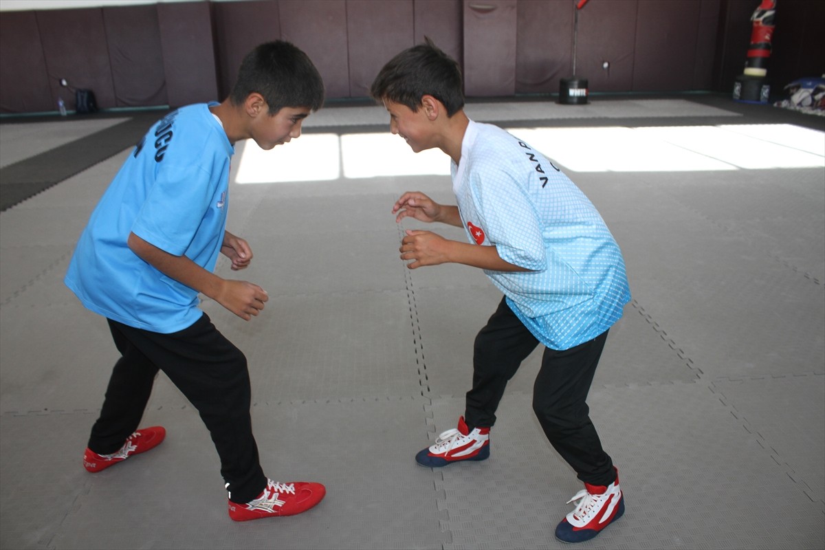 Van'da Emniyet Müdürlüğü bünyesinde kurulan Polis Gücü Gençlik ve Spor Kulübü Derneği sayesinde...