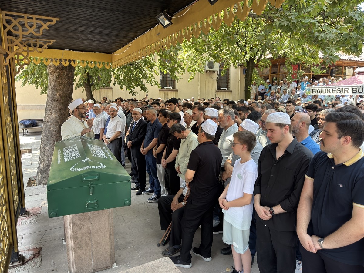 Yabancı dil eğitimi için gittiği ABD'de trafik kazasında yaşamını yitiren Salih Koç'un cenazesi...