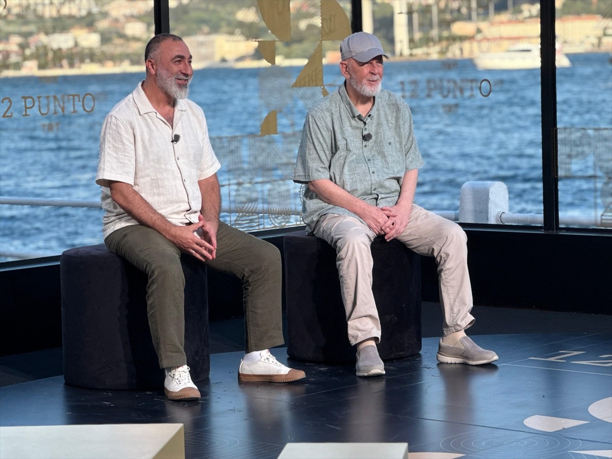 Yazar Mustafa Kutlu (sağda) ve yönetmen Ahmet Sönmez (solda), TRT tarafından 7. kez düzenlenen...
