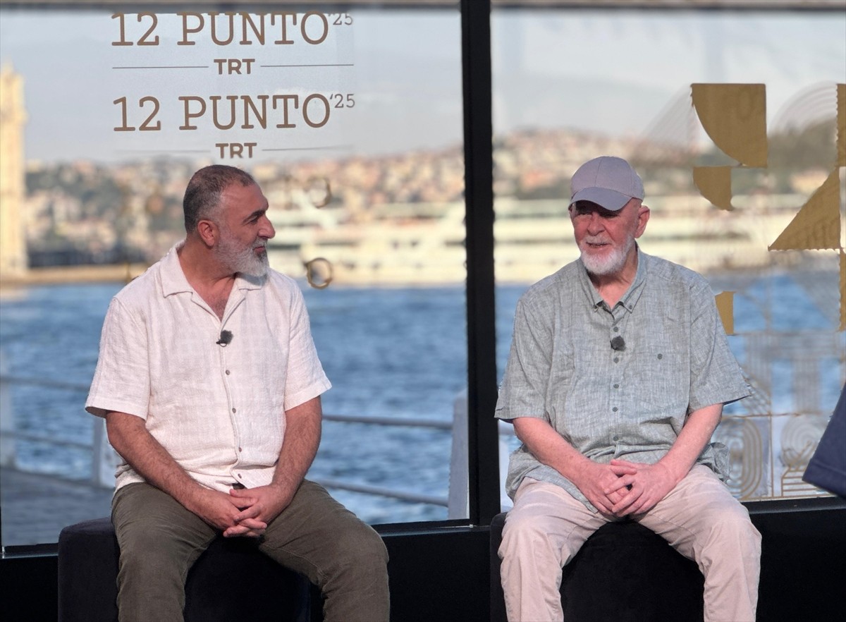 Yazar Mustafa Kutlu (sağda) ve yönetmen Ahmet Sönmez (solda), TRT tarafından 7. kez düzenlenen...