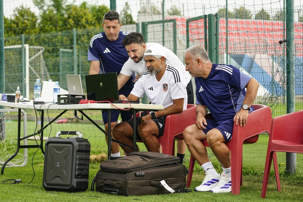 Yeni sezon hazırlıklarını Sırbistan'ın başkenti Belgrad'da sürdüren Gaziantep FK'de futbolcular...