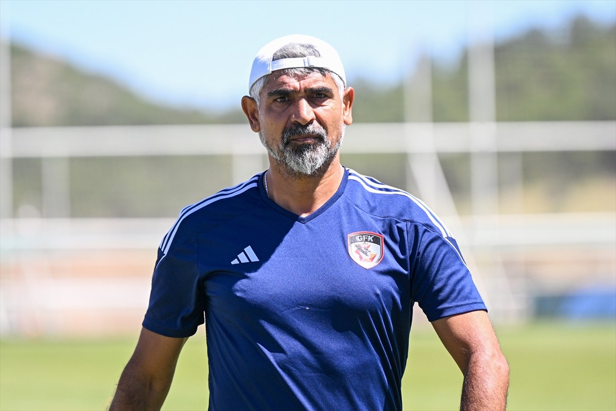 Yeni sezon hazırlıklarının ikinci etap kamp çalışmasını Kayseri Yüksek İrtifa Kamp Merkezi'nde...