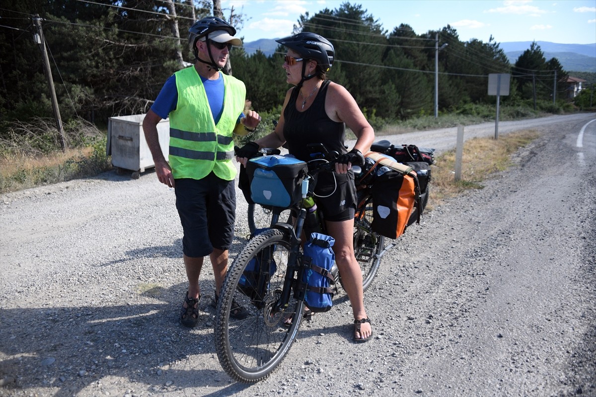 Yeni Zelanda'dan geçen yıl yola çıkan çift, bisikletle dünya turu gerçekleştiriyor. Güney Kore...