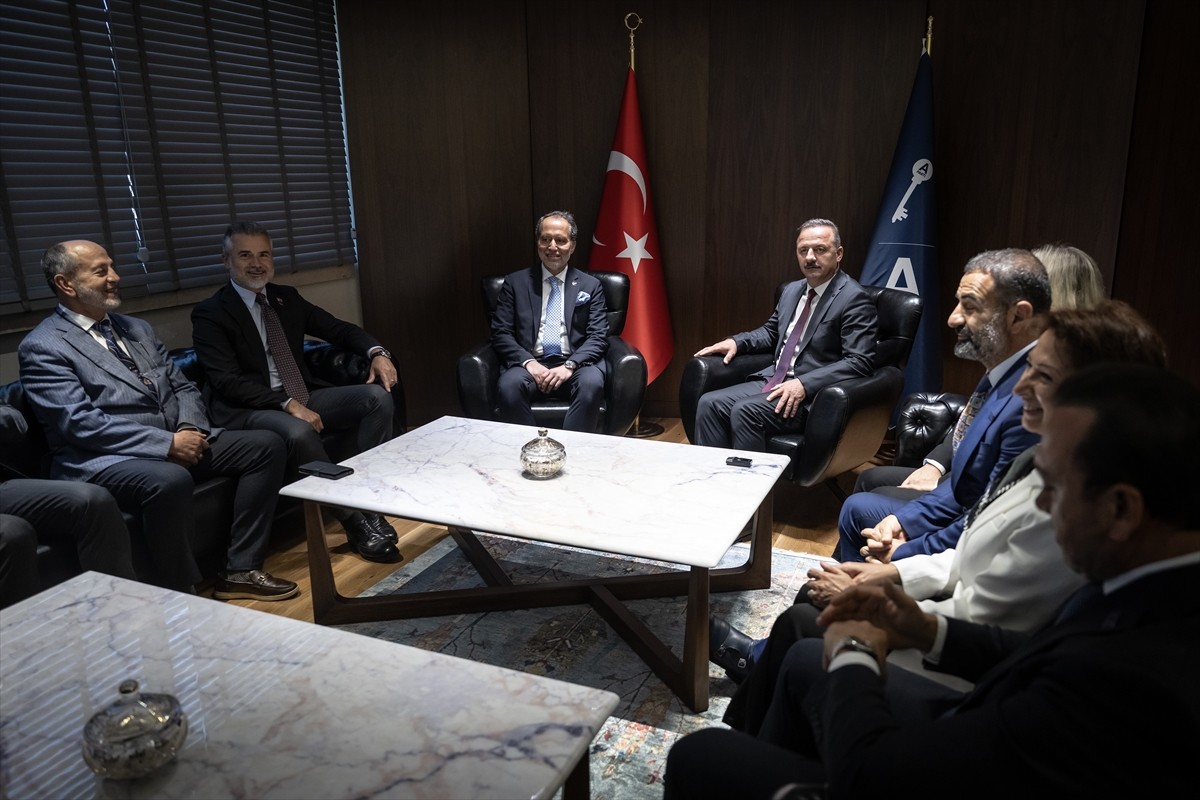 Yeniden Refah Partisi Genel Başkanı Fatih Erbakan, Anahtar Parti Genel Başkanı Yavuz...