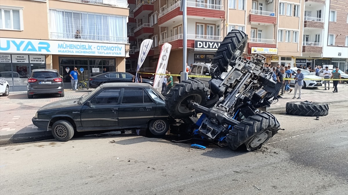 Yozgat'ın Yerköy ilçesinde meydana gelen zincirleme trafik kazasında 1 kişi hayatını kaybetti, 2...