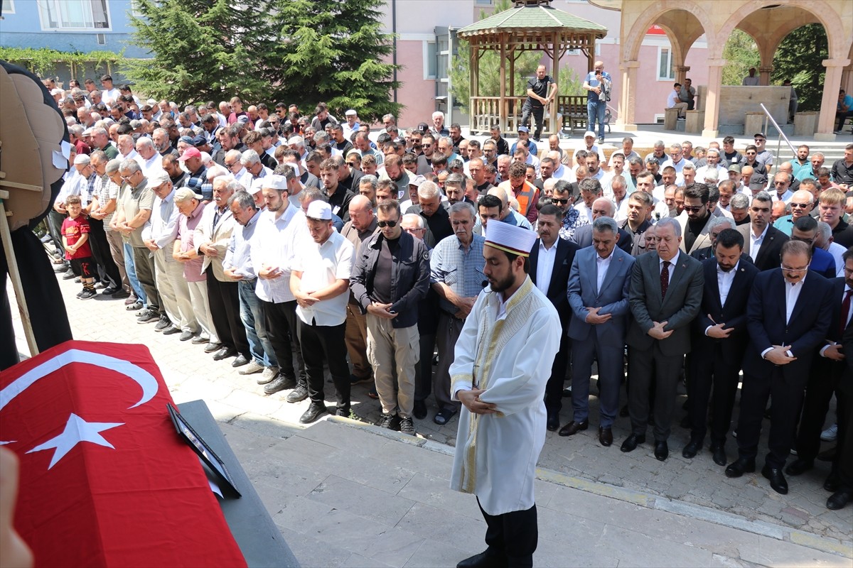 Yozgat'ta geçirdiği trafik kazasında hayatını kaybeden Yenifakılı Belediye Başkanı Musa...