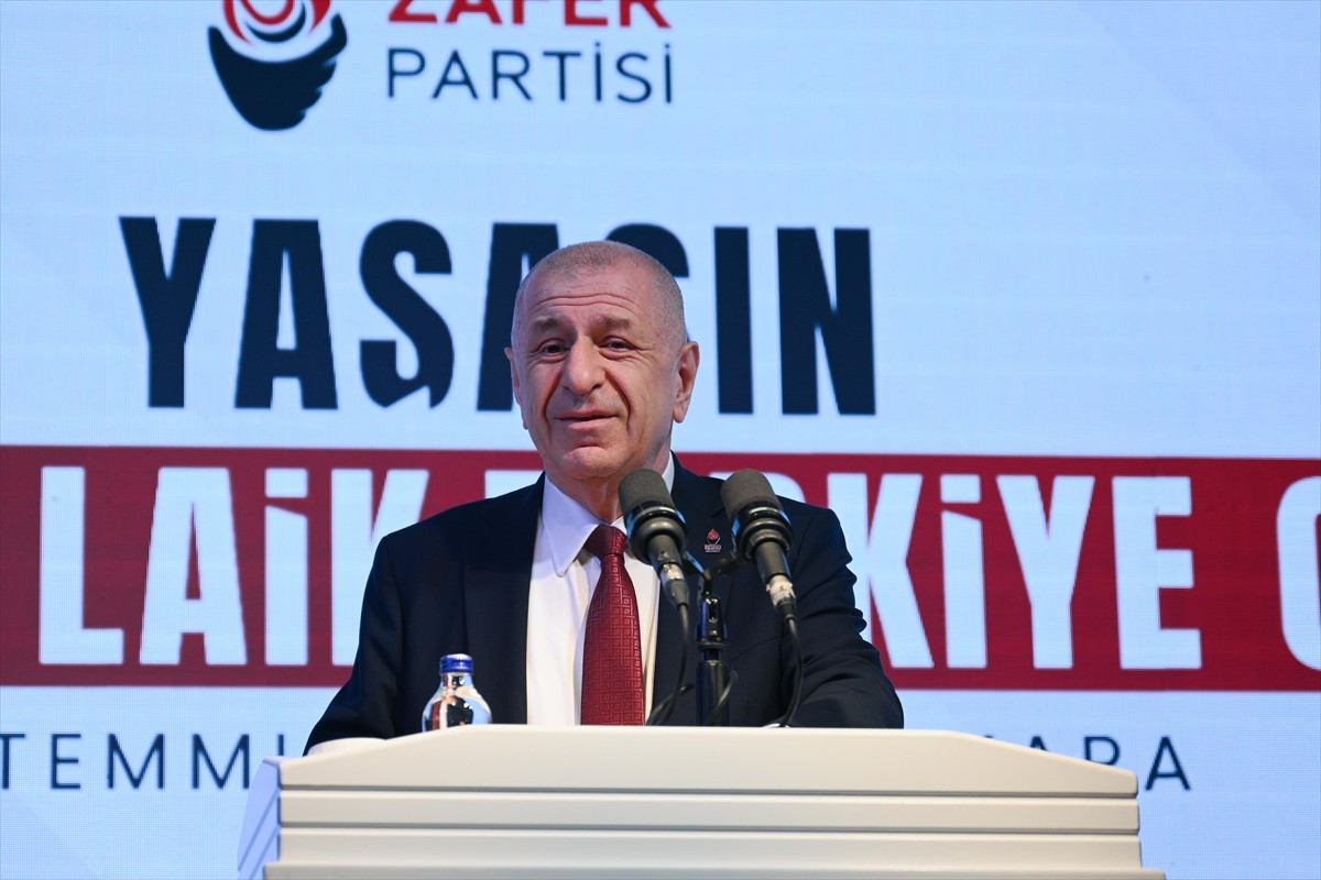 Zafer Partisi Genel Başkanı Ümit Özdağ, bir otelde basın toplantısı düzenledi. Özdağ, burada...