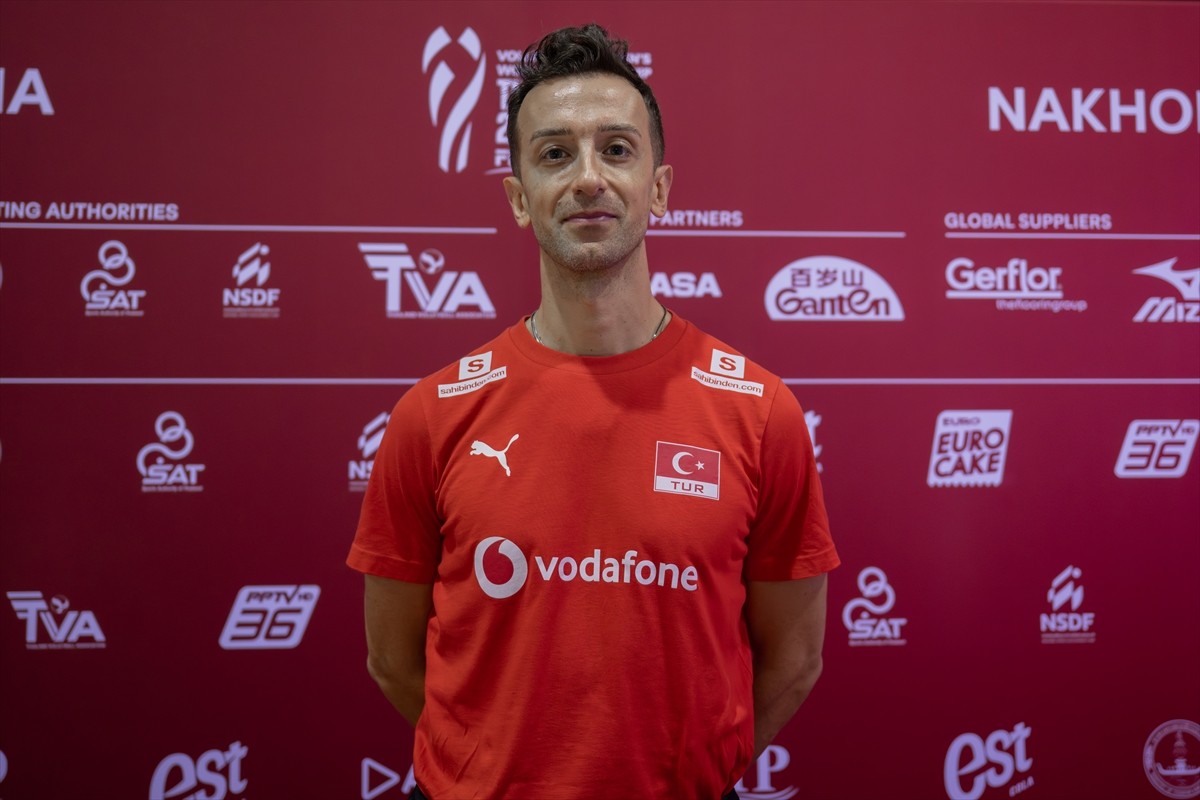 A Milli Kadın Voleybol Takımı Başantrenörü Daniele Santarelli, Tayland'ın Nakhon Ratchasima...