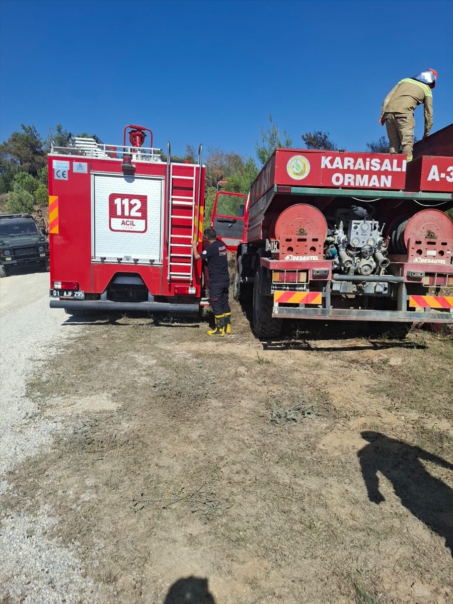 Adana'nın Karaisalı ilçesinde çıkan orman yangını havadan ve karadan yürütülen çalışmalarla...